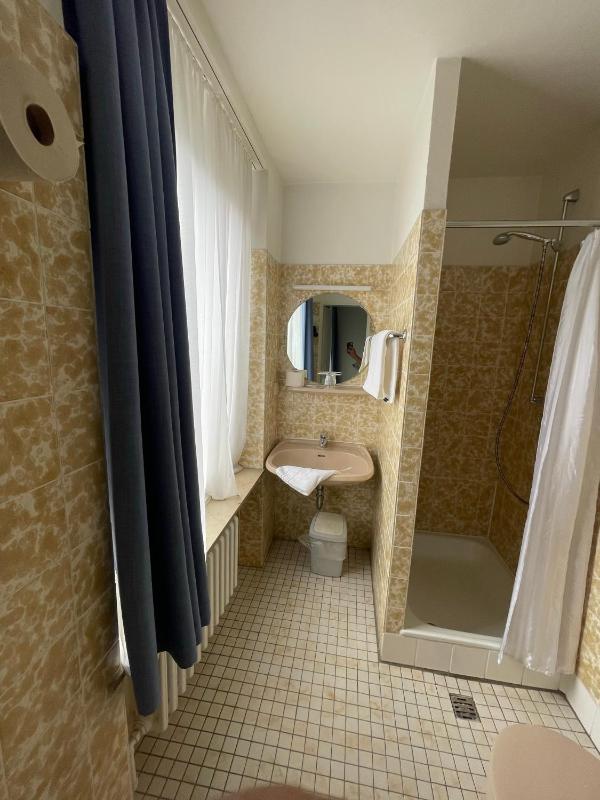 Single Room image 3