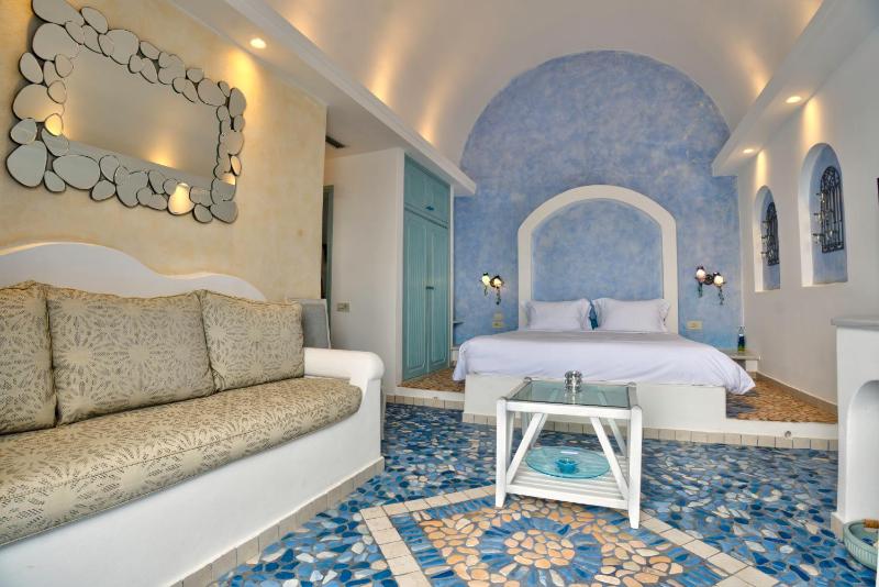 Executive Suite with Spa Bath and Caldera View image 3