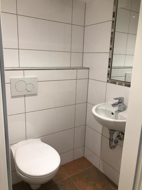 Apartment with Shower image 4