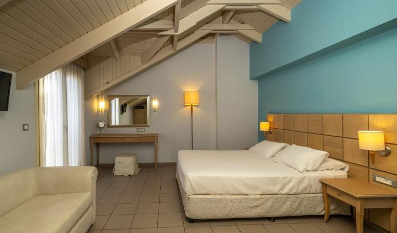 Ionian Plaza Hotel & Spa - image 33