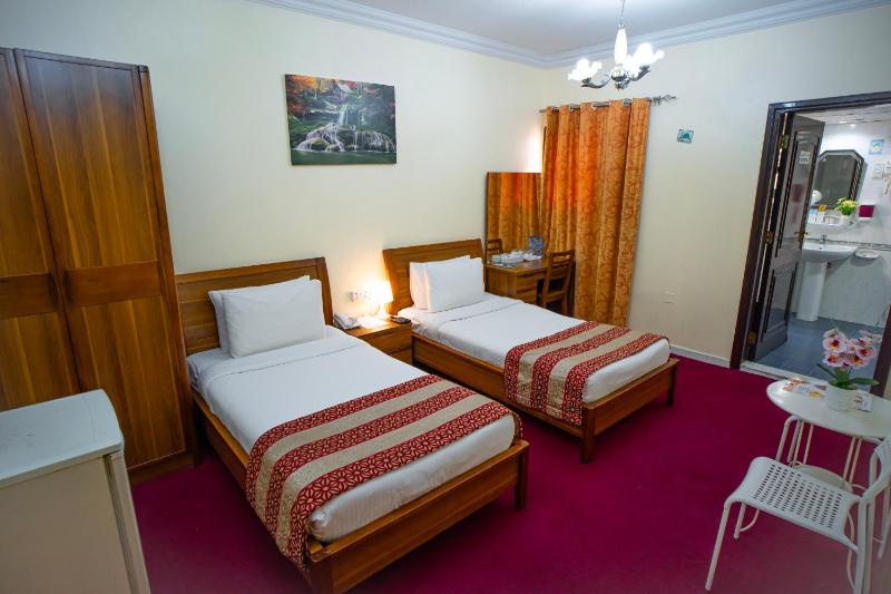 Standard Twin Room image 3
