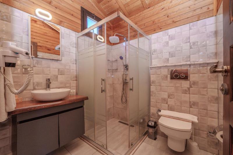 Cedar Bungalow image 3