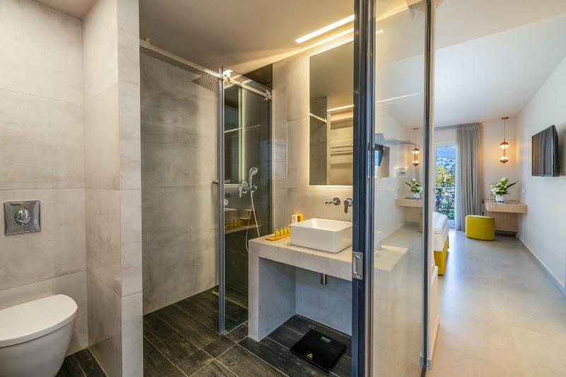 Ionian Plaza Hotel & Spa - image 13