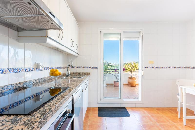 Penthouse La Cala with dual terraces and spectacular ocean views - image 12