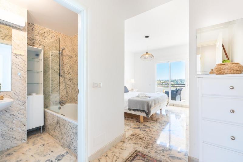 Penthouse La Cala with dual terraces and spectacular ocean views - image 23
