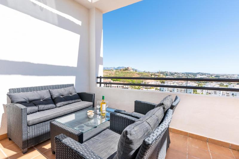 Penthouse La Cala with dual terraces and spectacular ocean views - image 7