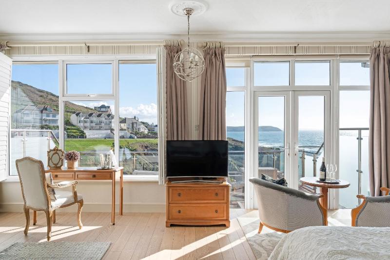 Deluxe Double or Twin Room with Terrace image 1