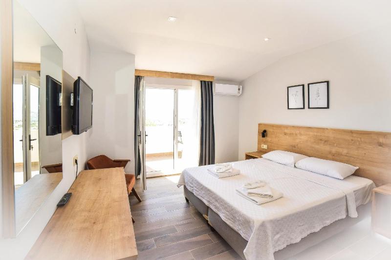 Economy Double Room image 4