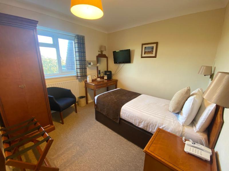 The Riviera Hotel & Apartments - Alum Chine - image 38