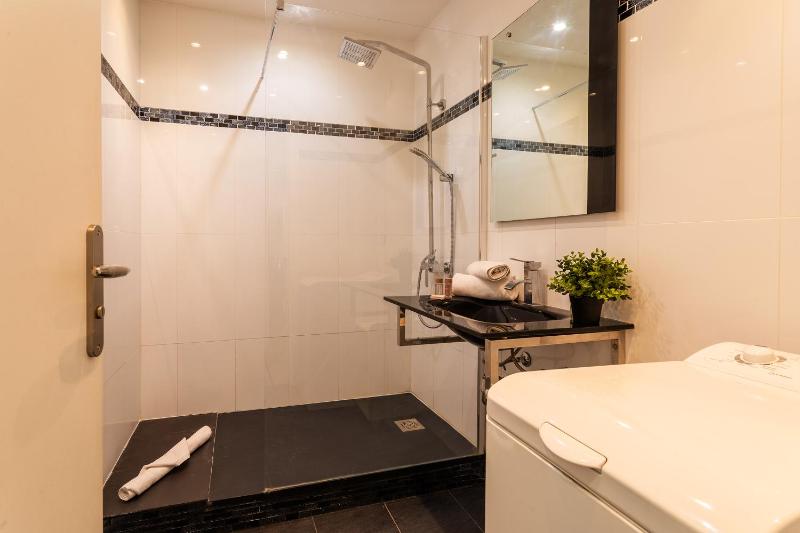 MASSENET VIEW AP4168 Nice by Riviera Holiday Homes - image 2