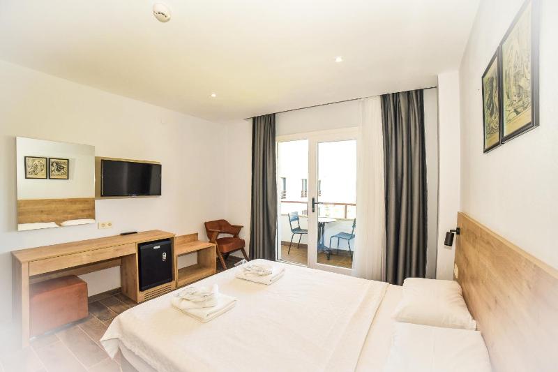 Quadruple Room image 3