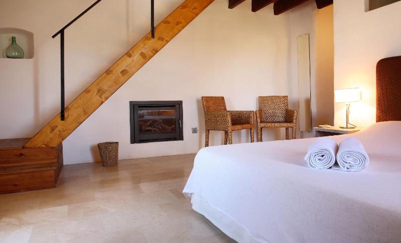 Double Room with Extra Bed image 4