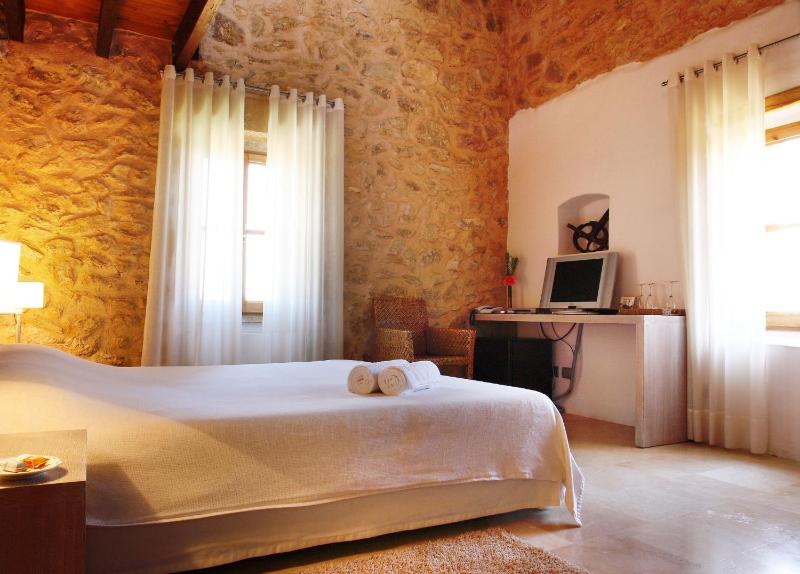 Double Room with Extra Bed image 3