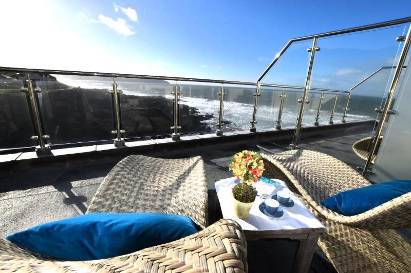 Deluxe Double Room with Balcony and Sea View image 1