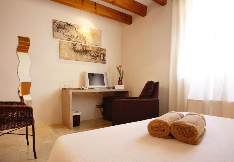 Double Room image 1