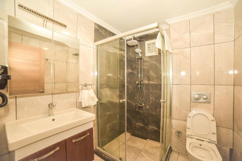Quadruple Room image 1