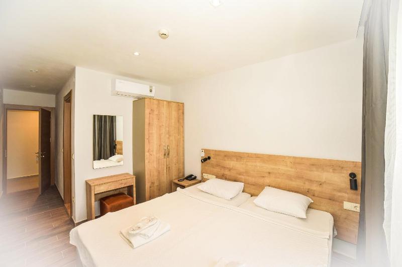 Economy Double Room image 3