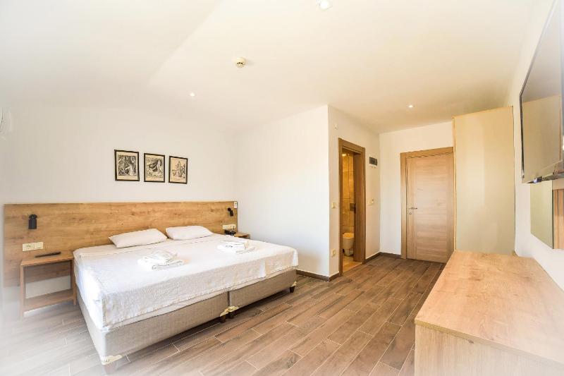 Economy Double Room image 2