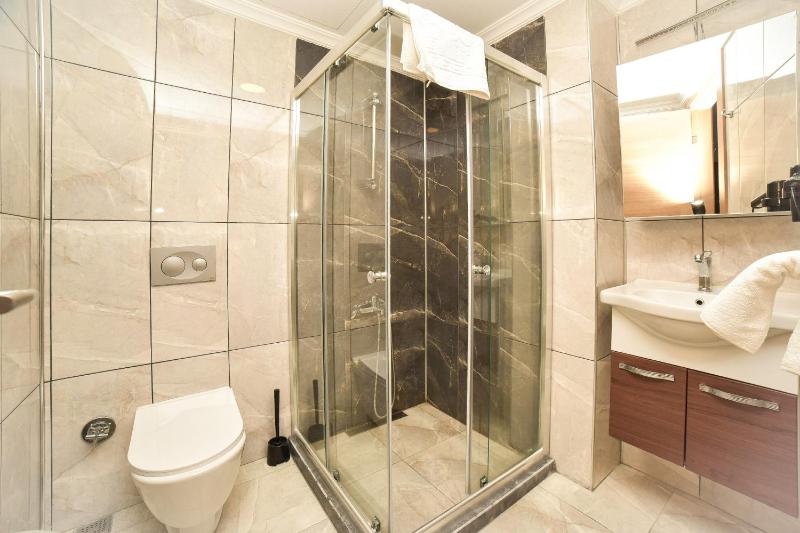 Deluxe Triple Room image 1