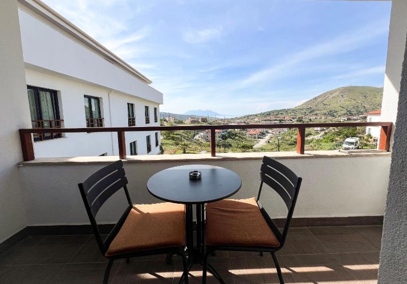 Triple Room with Balcony image 3