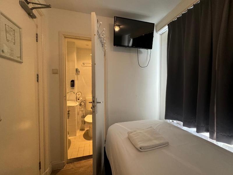 Standard Single Room with Shower image 3