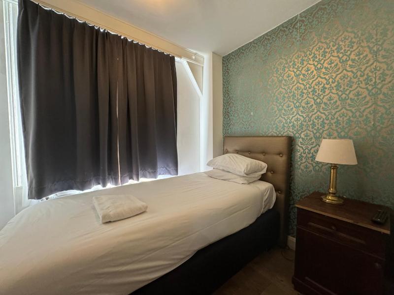 Standard Single Room with Shower image 4