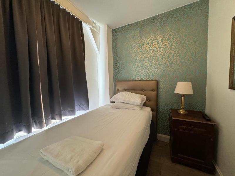 Standard Single Room with Shower image 1