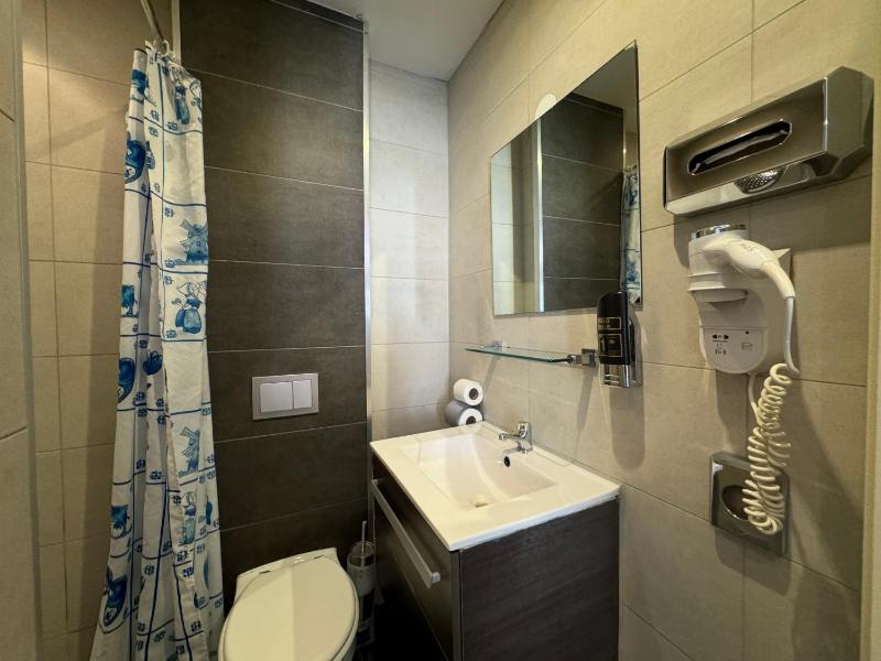 Deluxe Double Room with Balcony image 4
