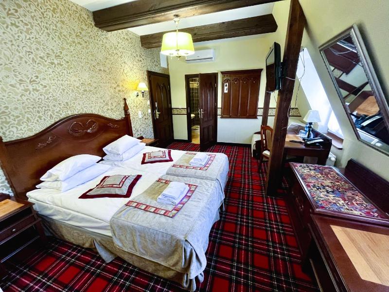 Double or Twin Room image 3