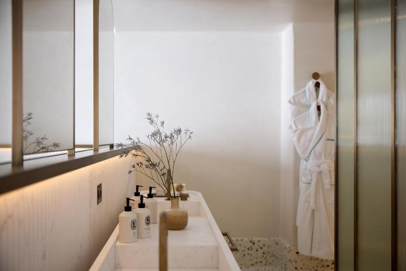 Junior Suite with Balcony image 2