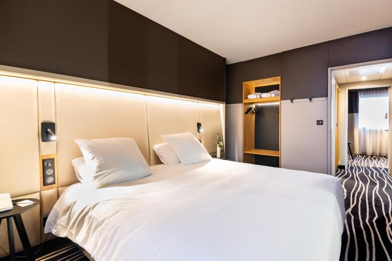 Junior Suite with One Double Bed and One Sofabed image 1