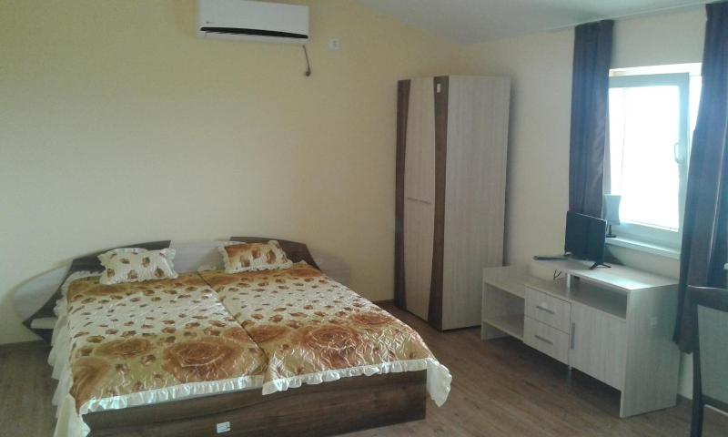 Double Room with Park View image 3