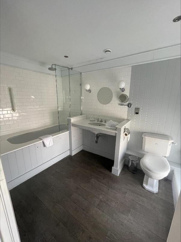 Double or Twin Room with City View image 3