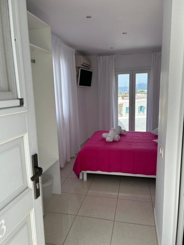 Double Room with Balcony image 2