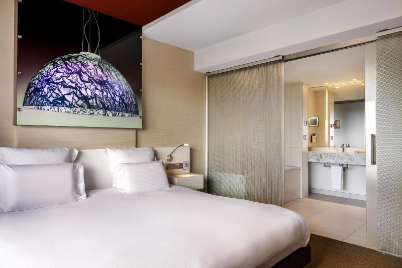 Executive King Suite image 4