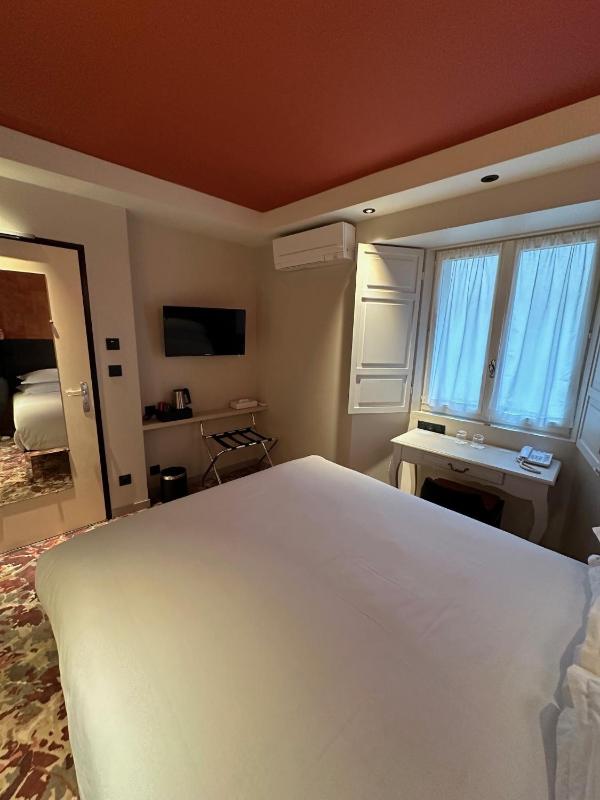 Superior Double Room image 3
