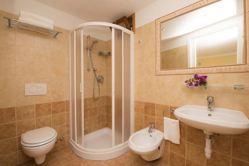 Double Room with Sea View image 2