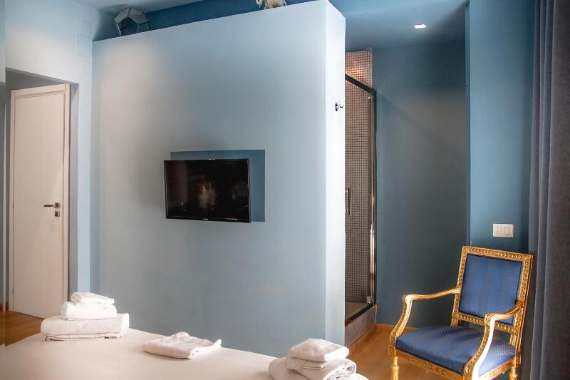 Quadruple Room with Balcony image 4