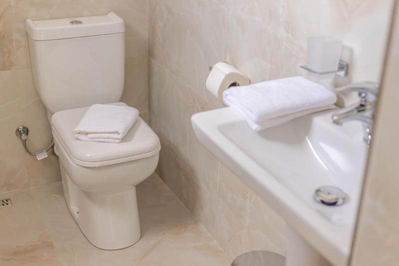 Superior Triple Room image 2