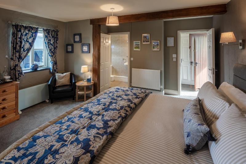 Double or Twin Room image 3
