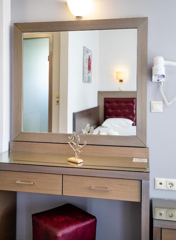 Double or Twin Room with Balcony image 4