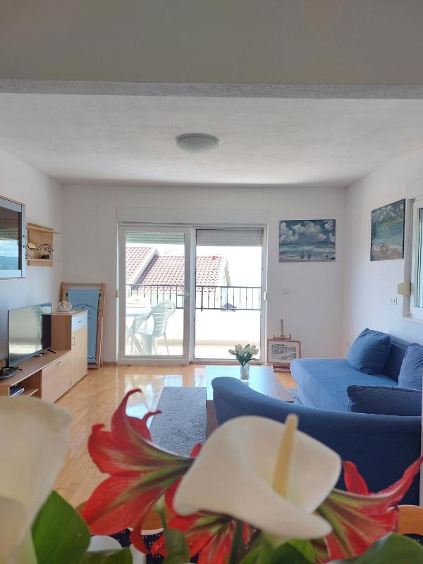 Charmy Apartments with Pool - image 10