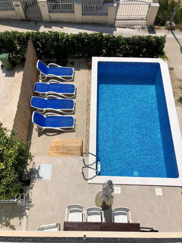 Charmy Apartments with Pool - image 9