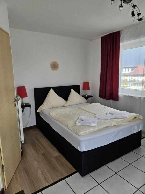 Standard Double Room image 4