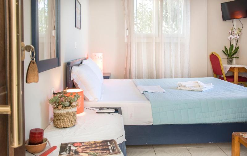 Small Double Room image 1