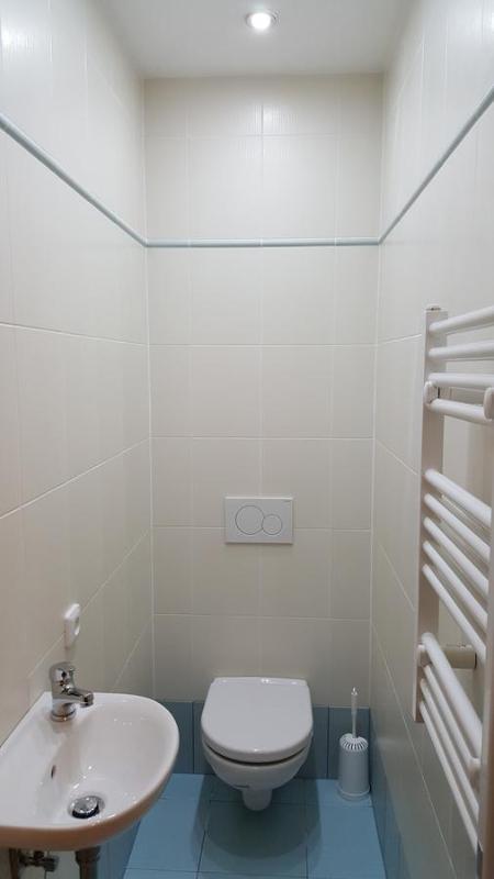 Large Double Room with Shared Bathroom image 1