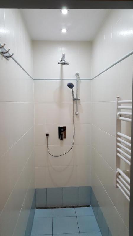 Large Double Room with Shared Bathroom image 3