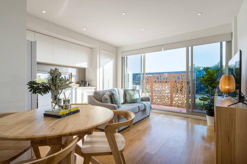 'Bon Beachfront Haven' Cosy Coastal Calm Images