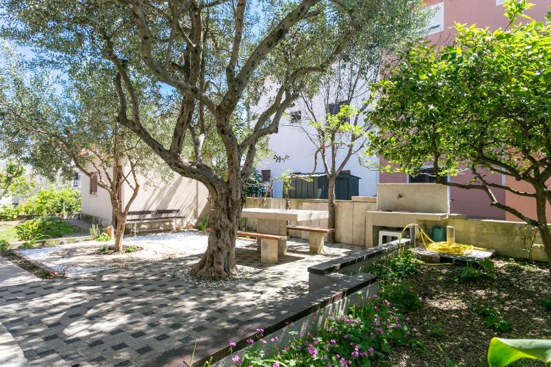 Apartments with parking space Kastel Novi Kastela - 22702 - image 23