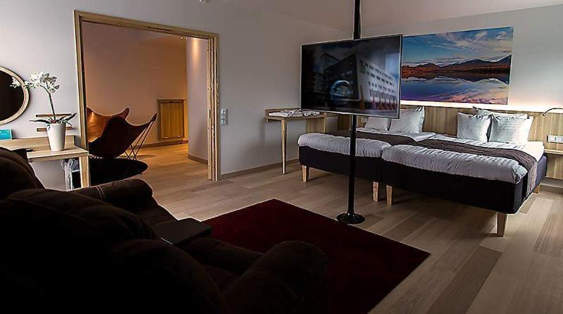 One-Bedroom Suite image 1